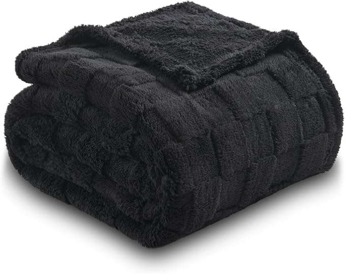 NEWCOSPLAY 3D Checkered Flannel King Blanket, Black Checkered, 90"x110" | Super Soft Cute Lightweight Decorative Premium Silky Fleece Blanket for Couch Sofa Bed, Gift for Women Men, All Season Use