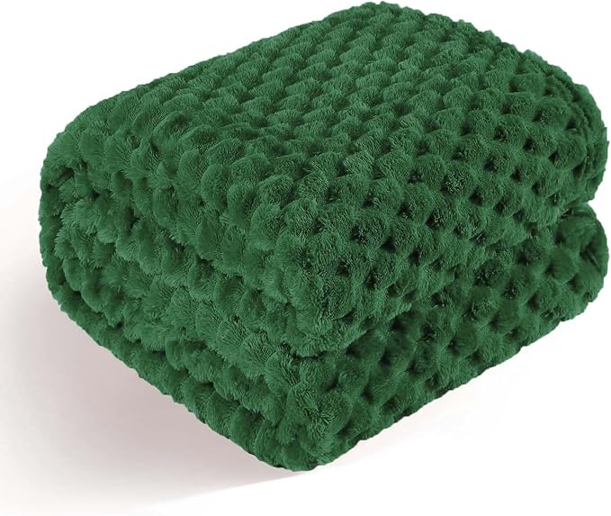 Bnuitland Dark Green Flannel Throw Blanket (50X70 inches), 300 GSM Fleece Cozy Warm Soft Home Decor Lightweight Bed Sofa Blanket for Adults, Suitable for All Seasons.
