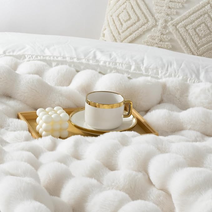 Luxury 1000GSM Faux Rabbit Fur Throw Blanket, Super Heavy Warm Cozy Blankets for Couch Bed Sofa, Bubble Plush Fuzzy Elegant Soft Mink Blanket for Mom Living Room Bedroom, Cream White
