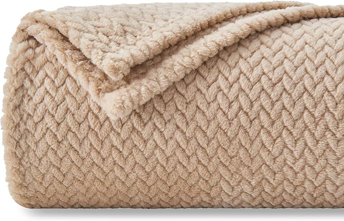 NEWCOSPLAY Fleece Leaves Pattern King Blanket, Brown, 90"x110" | Super Soft Throw Blanket, Lightweight Cozy Bed Sofa Blanket, Premium Silky Flannel Fleece, Travel Blanket for All Season Use