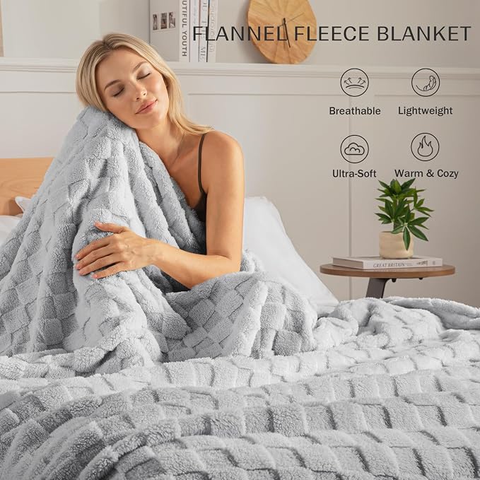 Exclusivo Mezcla 3D Checkered Fleece Queen Blanket for Bed, Light Grey | Super Soft and Cozy Fluffy Blanket, Lightweight, Breathable, Decorative Blanket for Living Room, Bedroom, All Season, 90"x90"