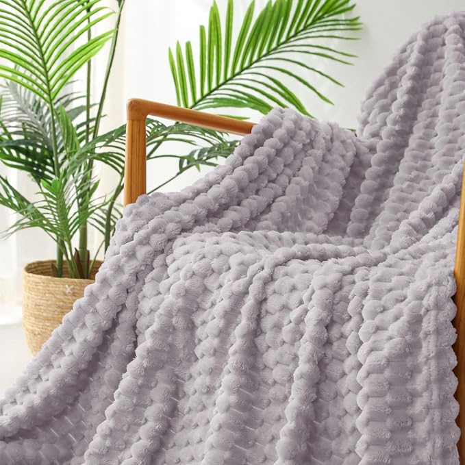 Exclusivo Mezcla 3D Fleece Queen Size Blanket for Bed, Light Grey | Extra Soft Fuzzy Plush Lightweight Bed Blankets, Cozy Fluffy Decorative Blankets for All Seasons, 90x90 Inches
