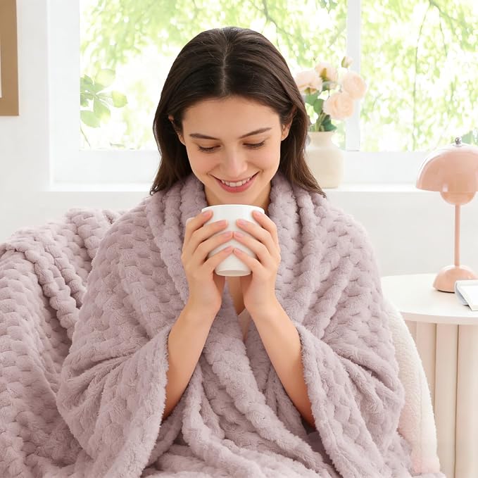 BEDELITE Lotus Pink Throw Blanket for Couch, Soft Gifts for Women, 50 * 60 | 3D Jacquard Decorative Fleece Blanket, Super Soft Plush Throws, Cute Birthday Gift for Women & Men, Suitable for All Seasons