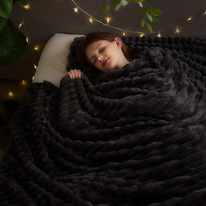 NEWCOSPLAY Fleece Ribbed Cozy King Blanket for Couch, Grey, 90"x110" | Premium Silky Flannel Blanket, Soft Lightweight Fluffy Throw Blanket for Bed Sofa Decor, Gift for All Season Use