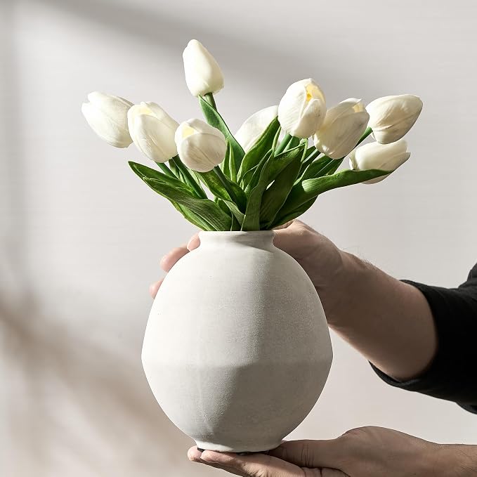 PORCER Ceramic Flower Vase, 6.22 Inch Rustic Farmhouse Vase Home Decor, Handcrafted Vintage Pottery Vase, Small Terracotta Vases for Living Room, Table, Shelf, Fireplace, Off-White