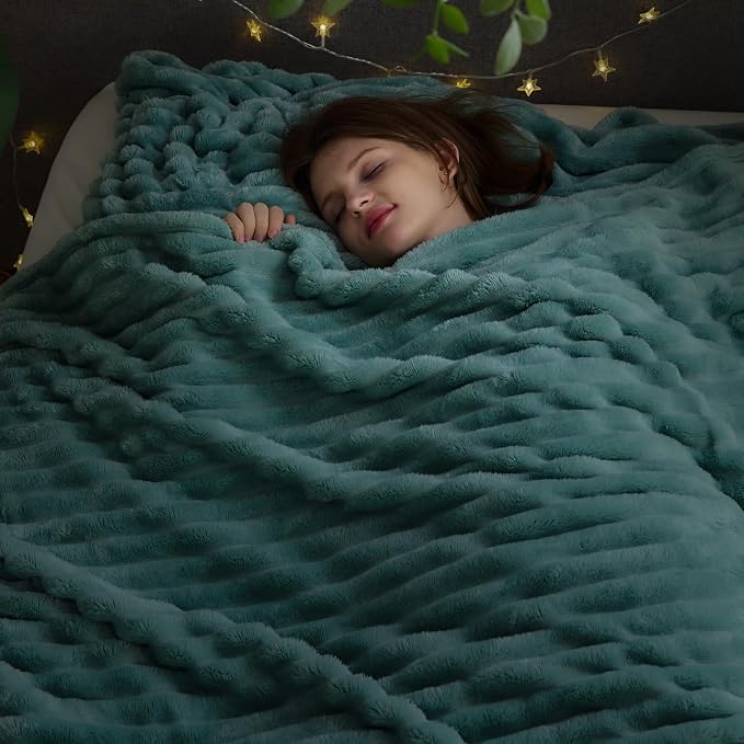NEWCOSPLAY Fleece Ribbed Cozy King Blanket for Couch, Dusty Sage, 90"x110" | Premium Silky Flannel Blanket, Soft Lightweight Fluffy Throw Blanket for Bed Sofa Decor, Gift for All Season Use