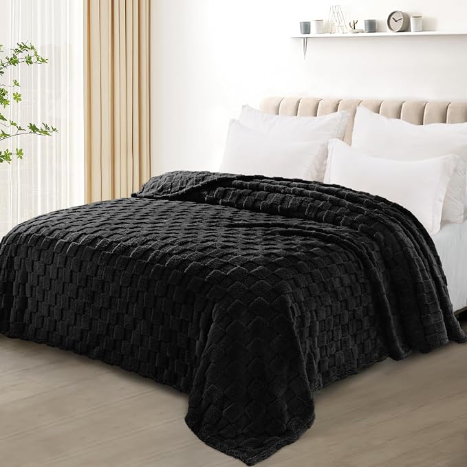 Exclusivo Mezcla 3D Checkered Fleece Queen Blanket for Bed, Black | Super Soft and Cozy Fluffy Blanket, Lightweight, Breathable, Decorative Blanket for Living Room, Bedroom, All Season, 90"x90"