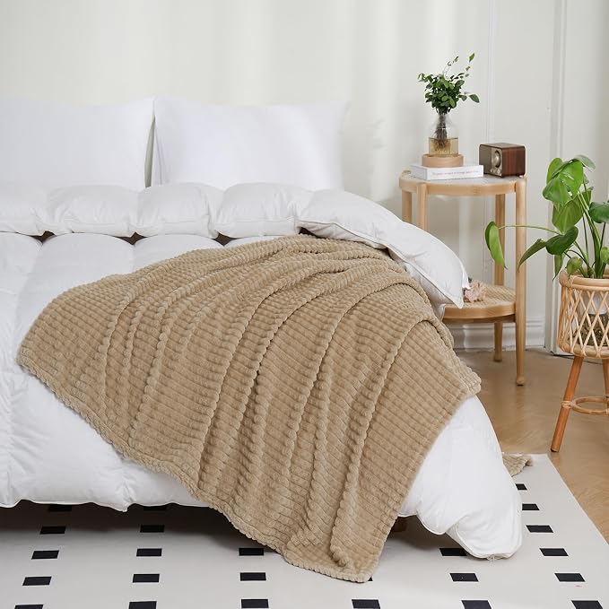 Puncuntex Fleece Throw Blanket Khaki 50"×70" with Square Grid Design | Super Soft Plush Cozy Flannel Throw Blanket Luxury for Couch Sofa Chair