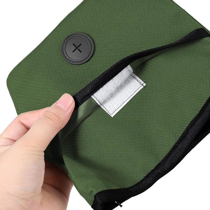 Dog Treat Pouch Pet Training Pouch with Adjustable Strap Dog Walking Bag Holder Built-in Poop Bag Dispenser Portable Puppy Bait Reward Pouches Pet Treat Snack Carrier Pocket, Hands-Free Training