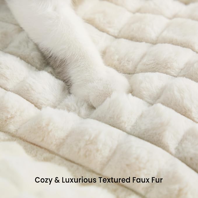Cat Couch Bed with Fluffy Faux Rabbit Fur for Indoor Cats, 24 Inch | Cute Fuzzy Pet Sofa With Washable Cover For Puppy Kitten, Suppportive Small Pets Couch in 3D Diamond Pattern, Off White
