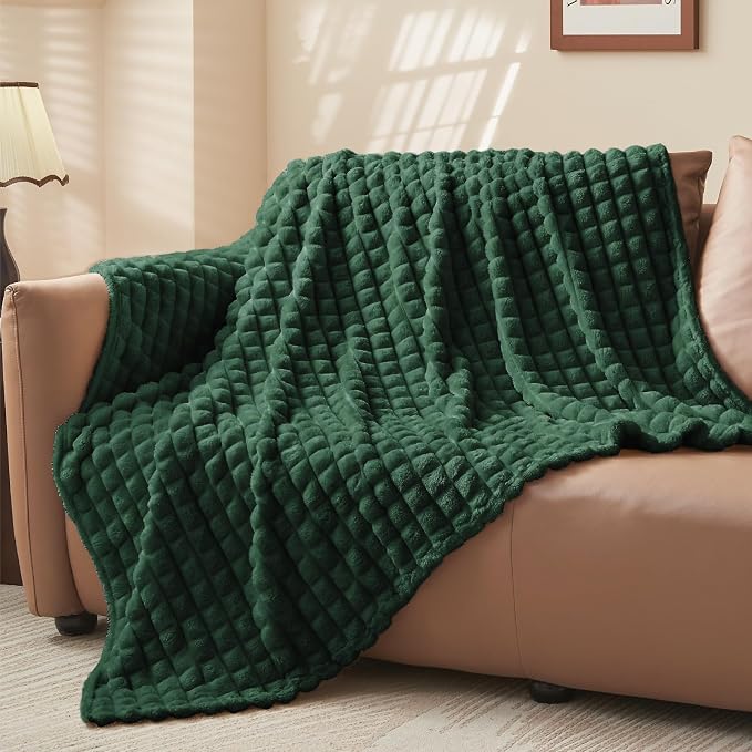 BEDELITE Emerald Green Fleece Throw Blanket for Couch, 50x60 Inches | Soft Warm Fuzzy Fluffy Blanket for Bed Sofa, Lightweight Plush Cozy Blankets for Home Room Decor, Gift for Women, All Season