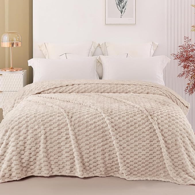 Exclusivo Mezcla 3D Fleece King Size Blanket for Bed, Camel | Extra Soft Fuzzy Plush Lightweight Bed Blankets, Cozy Fluffy Decorative Blankets for All Seasons, 90x104 Inches