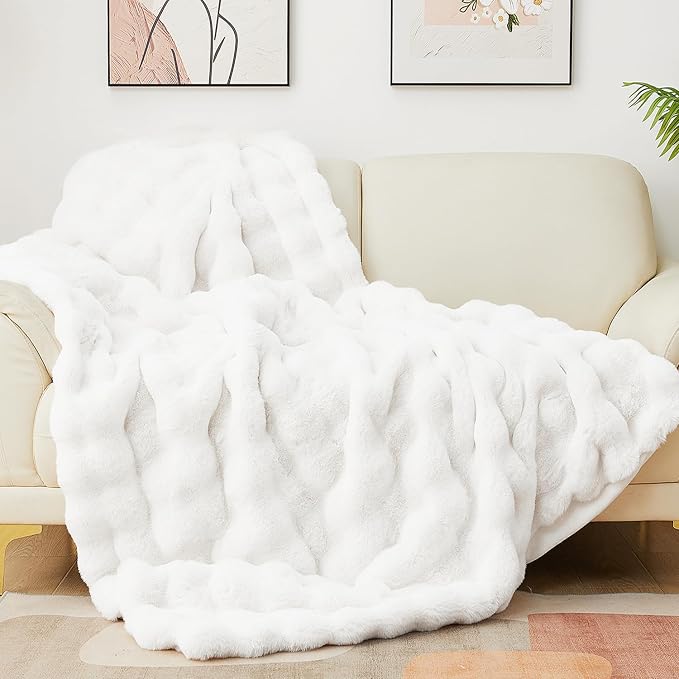 Latepis White Faux Fur King Cozy Bubble Blanket Soft Fuzzy Thick Living Room Blankets for Bed Sofa Bedroom Plush Fluffy Warm Blankets for All Seasons Luxury Throw Blanket 90x108 Inch, 860gsm