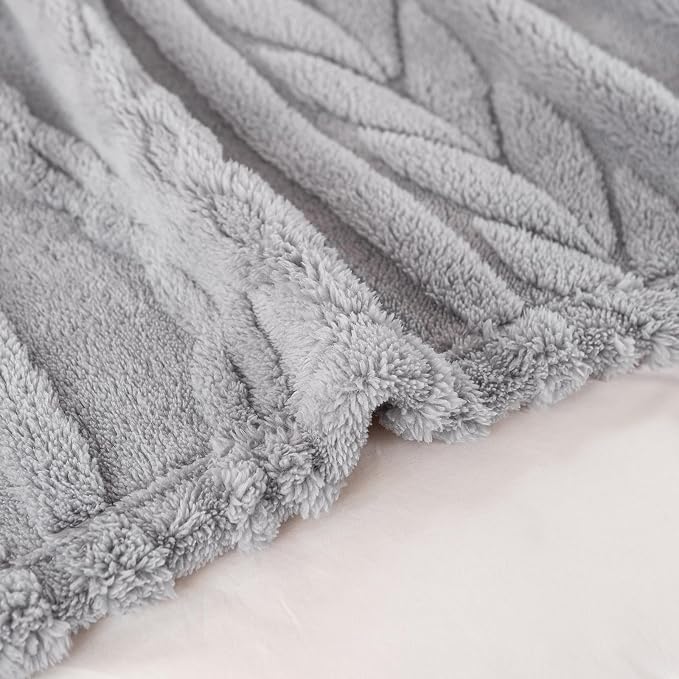 YUSOKI Sherpa Fleece Queen Size Blanket, Light Grey, 90"x90" | 3D Stylish Design,320GSM, Non-Shedding, Lightweight for All Season Use, stays fluffy after repeated washes, Perfect Gifts