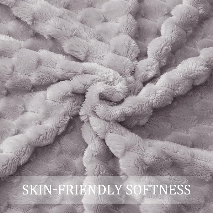 Exclusivo Mezcla 3D Fleece Twin Size Blanket for Bed, Light Grey | Extra Soft Fuzzy Plush Lightweight Bed Blankets, Cozy Fluffy Decorative Blankets for All Seasons, 90x66 Inches