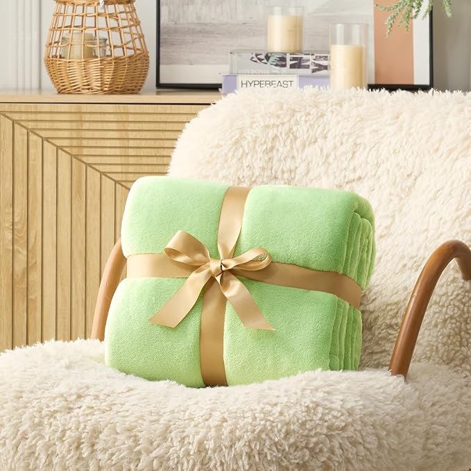 Hansleep Twin Grass Green Fleece Blanket, Soft Flannel Bed Blanket | Fuzzy Cozy Blanket 60x80 Inches, Multi-use for Bed, Sofa, Couch, Travel, Camping, All Season Warm Lightweight Cover