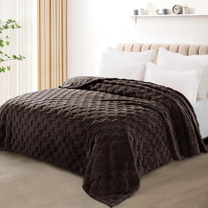 Exclusivo Mezcla 3D Checkered Fleece King Blanket for Bed, Coffee | Super Soft and Cozy Fluffy Blanket, Lightweigh and Breathable Blanket for Living Room, Bedroom, Decor, All Season, 104"x90"