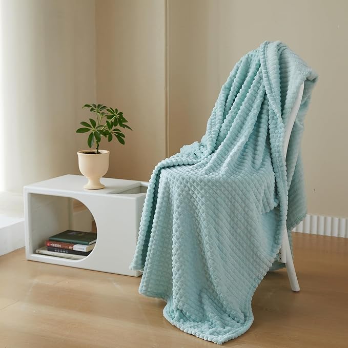 Simple&Opulence Mint Green Throw Blanket for Couch-Super Soft Fluffy Blankets for Women 50x70 Inches Cozy Lightweight Fleece Blanket for Home Decor