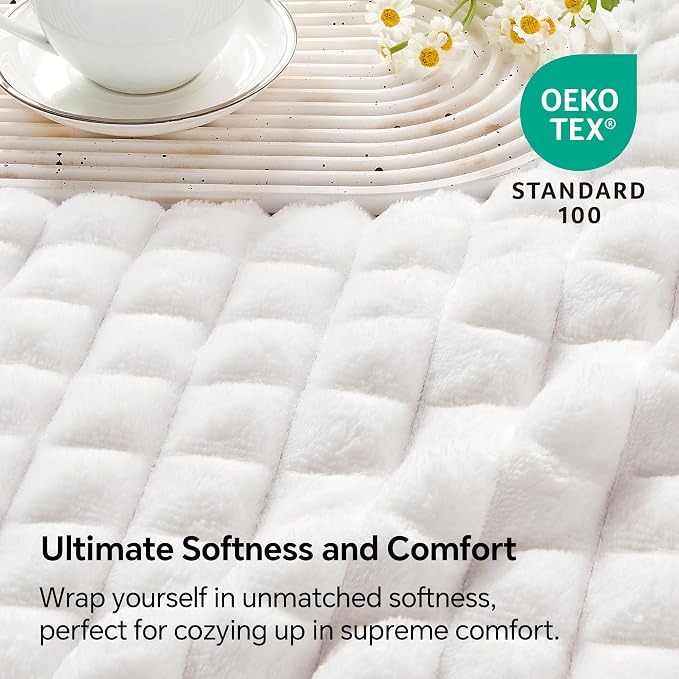 BEDELITE 3D Checked White Fleece Twin Throw Blanket for Bed, 60x80 Inch | Soft Warm Fuzzy Fluffy Blanket for Couch Sofa, Lightweight Plush Cozy Throws for Home Room Decor, Gift for Women, All Season