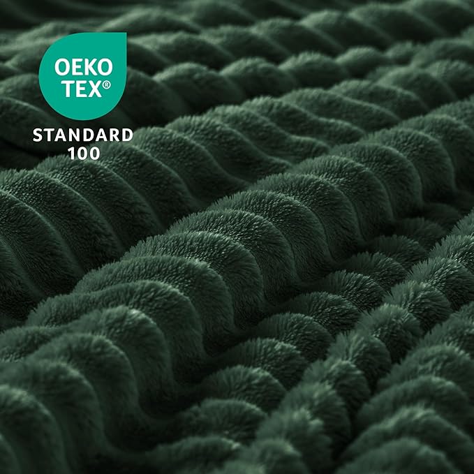 BEDELITE 3D Ribbed Emerald Green Fleece Twin Blanket for Bed, 60x80 Inch | Soft Warm Decorative Fluffy Blanket, Cozy Plush Lightweight Fuzzy Throw Blanket for Couch Sofa Room Decor, Gift for Women