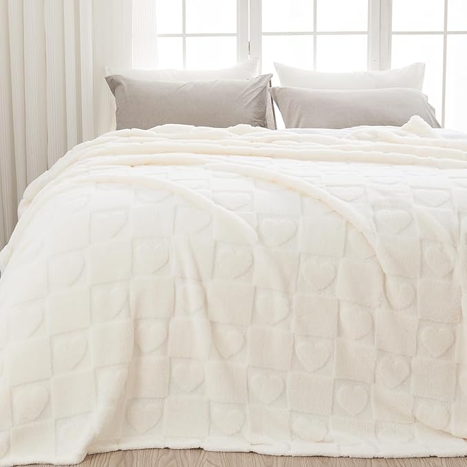 NEWCOSPLAY 3D Heart Checkered Flannel Queen Blanket, Ivory Love, 90"x90" | Super Soft Cute Lightweight Decorative Premium Silky Fleece Blanket for Couch Sofa Bed, Gift for Women Men, All Season Use