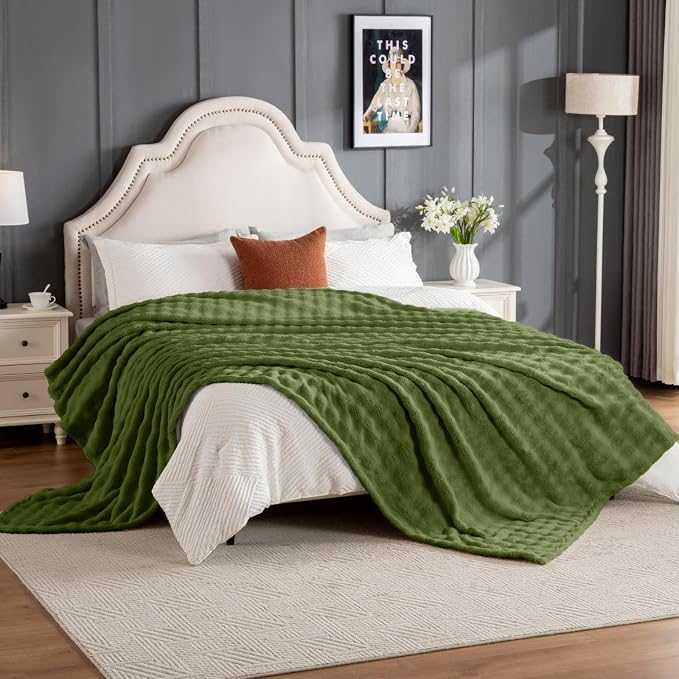 Faux Fur Bed Blankets Queen Size Green, Soft Fluffy Bubble Blanket for Couch Sofa, Thick Warm Plush Fuzzy Rabbit Fur Large Blanket for All Season Use, 90"X 90"
