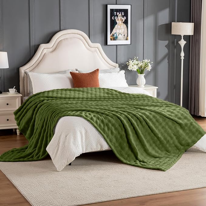 Faux Fur Bed Blankets King Size Green, Soft Fluffy Bubble Blanket for Couch Sofa, Thick Warm Plush Fuzzy Rabbit Fur Large Blanket for All Season Use, 90"X 90"