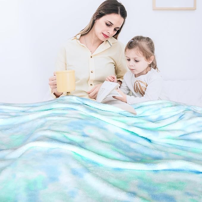 MUGD Sage Green Throw Blanket - Soft Fuzzy Fleece Blanket for Couch Bed, Cozy Gifts for Women, Girls, Spring Room Decor, 50x70 Inches