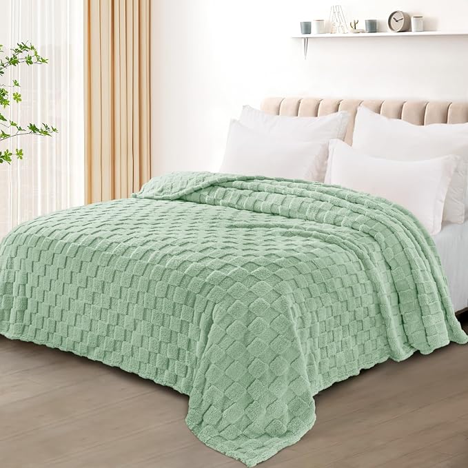 Exclusivo Mezcla 3D Checkered Fleece King Blanket for Bed, Sage Green | Super Soft and Cozy Fluffy Blanket, Lightweigh and Breathable Blanket for Living Room, Bedroom, Decor, All Season, 104"x90"