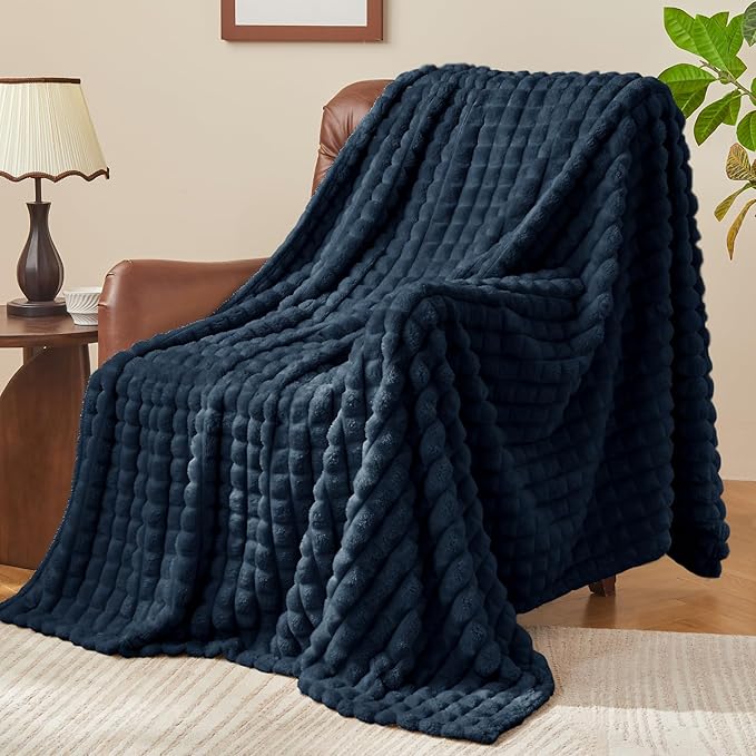 BEDELITE 3D Checked Navy Fleece Twin Throw Blanket for Bed, 60x80 Inch | Soft Warm Fuzzy Fluffy Blanket for Couch Sofa, Lightweight Plush Cozy Throws for Home Room Decor, Gift for Women, All Season