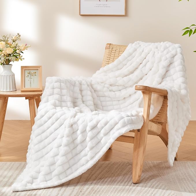 BEDELITE 3D Checked White Fleece Throw Blanket for Couch, 50x60 Inches | Soft Warm Fuzzy Fluffy Blanket for Bed Sofa, Lightweight Plush Cozy Blankets for Home Room Decor, Gift for Women, All Season