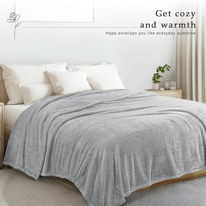 Exclusivo Mezcla Soft Plush Fleece King Size Blankets for Bed Living Room | Lightweight Fuzzy Fluffy Large Blanket for All Seasons, Cozy Velvet for Women Men, Machine Washable, 90"x104", Light Grey