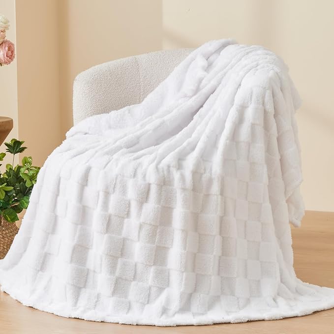 NEWCOSPLAY 3D Checkered Flannel Twin Blanket, White Checkered, 60"x80" | Super Soft Cute Lightweight Decorative Premium Silky Fleece Blanket for Couch Sofa Bed, Gift for Women Men, All Season Use
