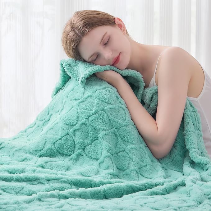 NEWCOSPLAY 3D Heart Checkered Flannel Twin Blanket, Sage Green, 60"x80" | Super Soft Cute Lightweight Decorative Premium Silky Fleece Blanket for Couch Sofa Bed, Gift for Women Men, All Season Use