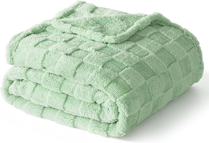 Exclusivo Mezcla 3D Checkered Fleece Throw Blanket for Couch, Sage Green | Super Soft and Cozy Fluffy Throw, Lightweight and Breathable, Cute Fuzzy Blanket for Sofa, Home Decor, All Season, 50"x60"