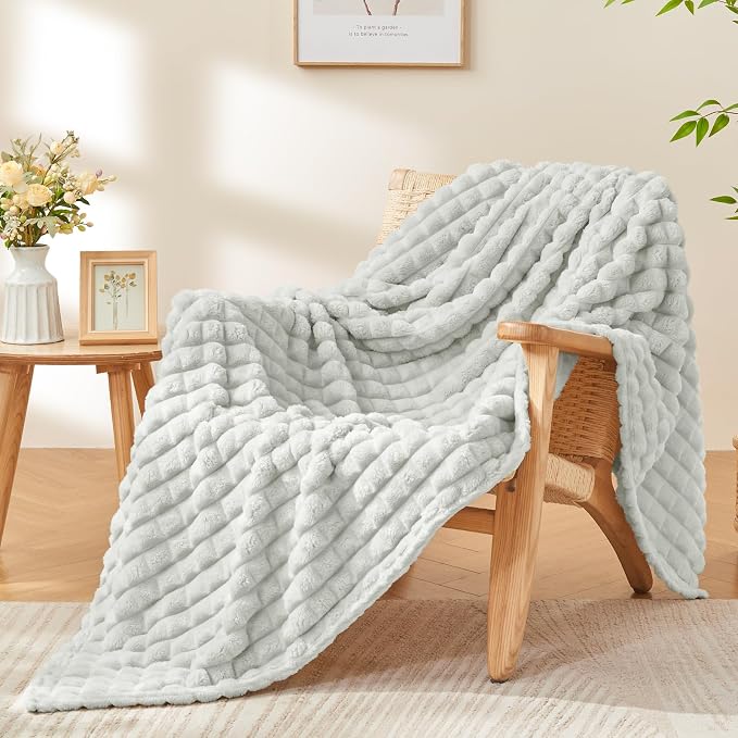 BEDELITE Light Grey Checked Fleece Twin Throw Blanket for Bed, 60x80 Inch | Soft Warm Fuzzy Fluffy Blanket for Couch Sofa, Lightweight Plush Cozy Throws for Home Room Decor, Gift for Women, All Season