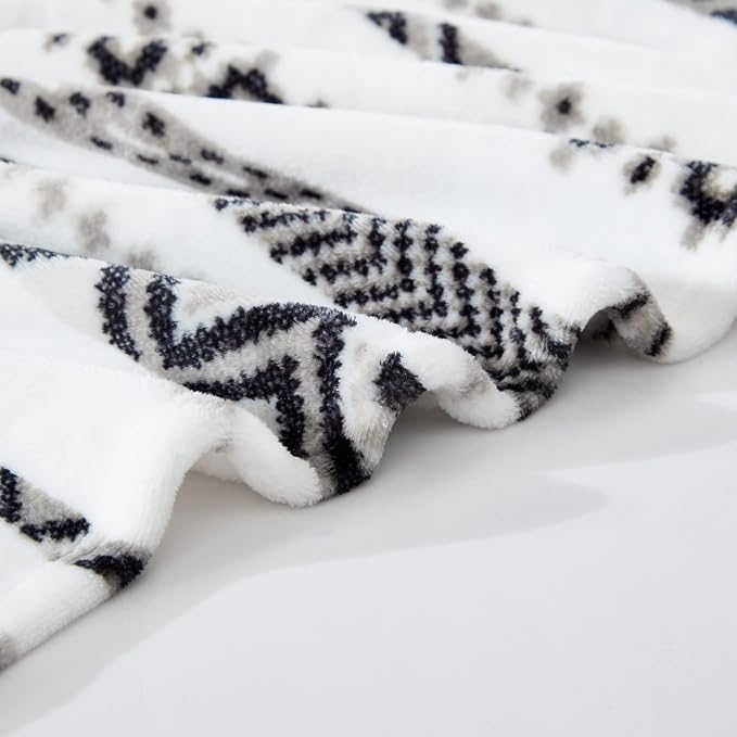 Wrangler - Blanket, Super Soft Plush Bedding, Yellowstone Inspired Throw Blanket for Couch or Bed (Diamond Trail Black, 50" x 70")