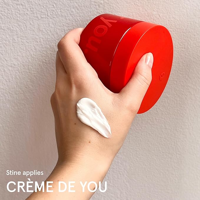 Glossier Crème de You Dry-Touch Body Butter - Signature You Fragrance Scented Body Cream for Dry Skin & 24 Hour Hydration - Shea Butter & Jojoba Oil - Warm & Spicy - Dermatologist-Tested, Vegan, 215ml