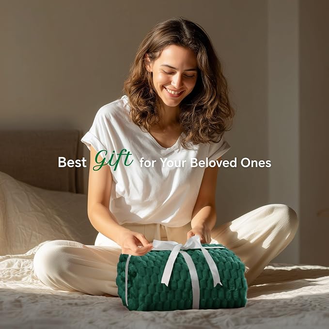 BEDELITE Dark Green Twin Blanket for Couch, Soft Cozy Gift for Women, 60*80 | 3D Jacquard Decorative Fleece Blanket, Super Soft Plush Throws, Cute Birthday Gift for Women & Men, Suitable for All Seasons