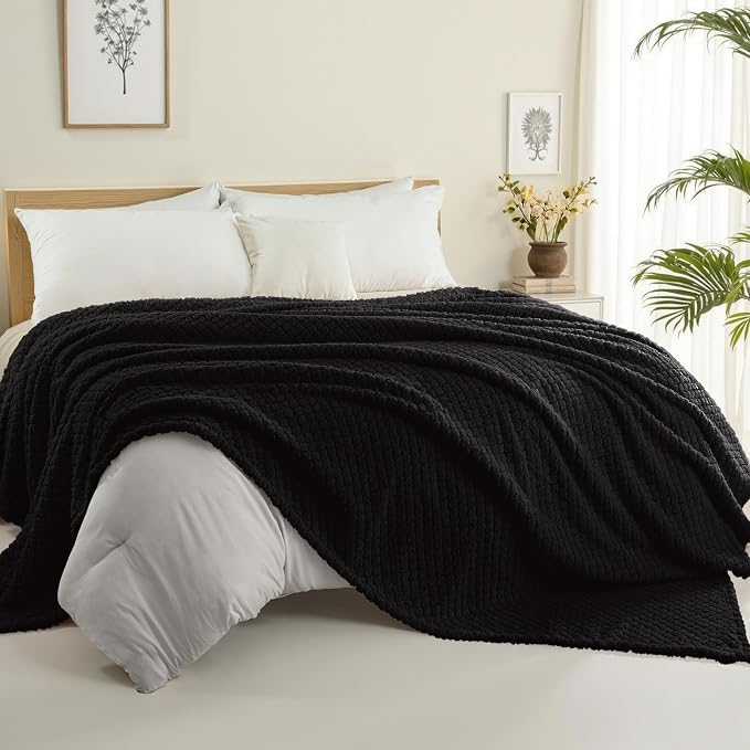 Exclusivo Mezcla Soft Fleece Queen Size Blanket for Bed, Black | Jacquard Lightweight Cozy Bed Blanket, Breathable Decorative Fuzzy Textured All Season Use, 90x90 Inches