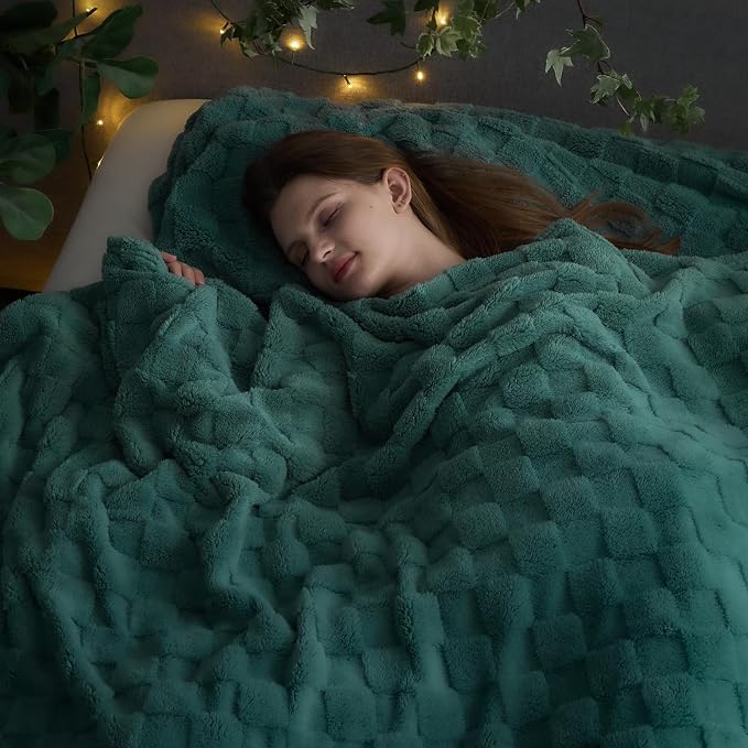 NEWCOSPLAY 3D Checkered Flannel Queen Blanket, Mint Green, 90"x90" | Super Soft Cute Lightweight Decorative Premium Silky Fleece Blanket for Couch Sofa Bed, Gift for Women Men, All Season Use