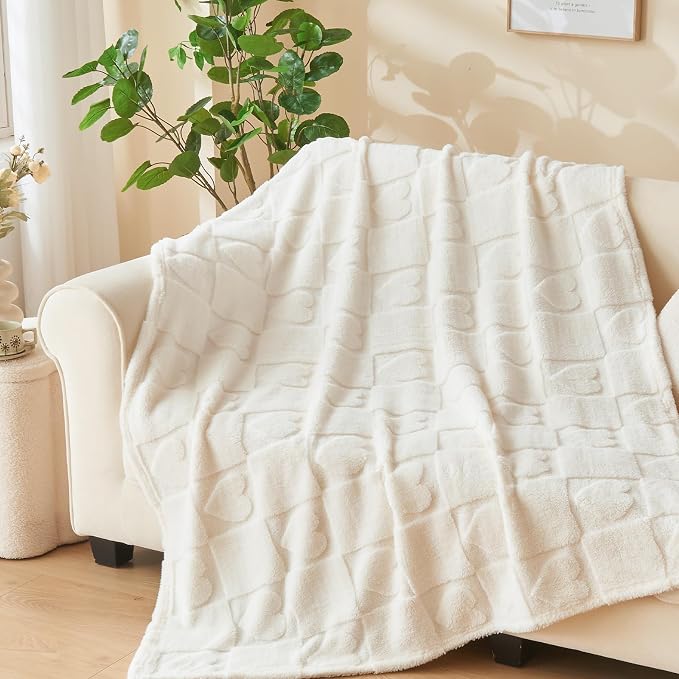 NEWCOSPLAY 3D Heart Checkered Flannel King Blanket, Ivory Love, 90"x110" | Super Soft Cute Lightweight Decorative Premium Silky Fleece Blanket for Couch Sofa Bed, Gift for Women Men, All Season Use