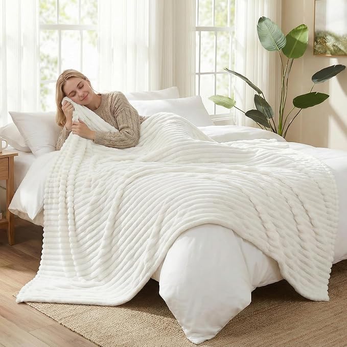 HIMEET Off White Queen Blanket for Bed, 300GSM Ribbed Fleece, 90 x 90 in | Ultra Soft Flannel, All-Season Lightweight Warmth, Cozy Bed Coverage & Bedroom Decor, Gift for Men & Women, Machine Washable