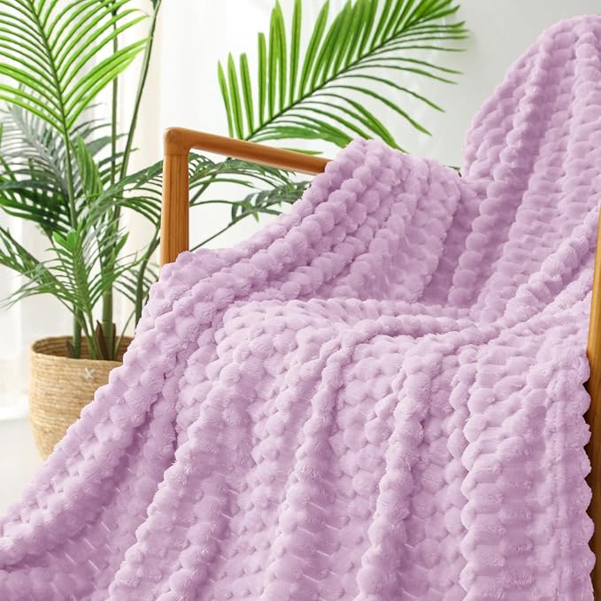 Exclusivo Mezcla 3D Fleece King Size Blanket for Bed, Lilac Purple | Extra Soft Fuzzy Plush Lightweight Bed Blankets, Cozy Fluffy Decorative Blankets for All Seasons, 90x104 Inches