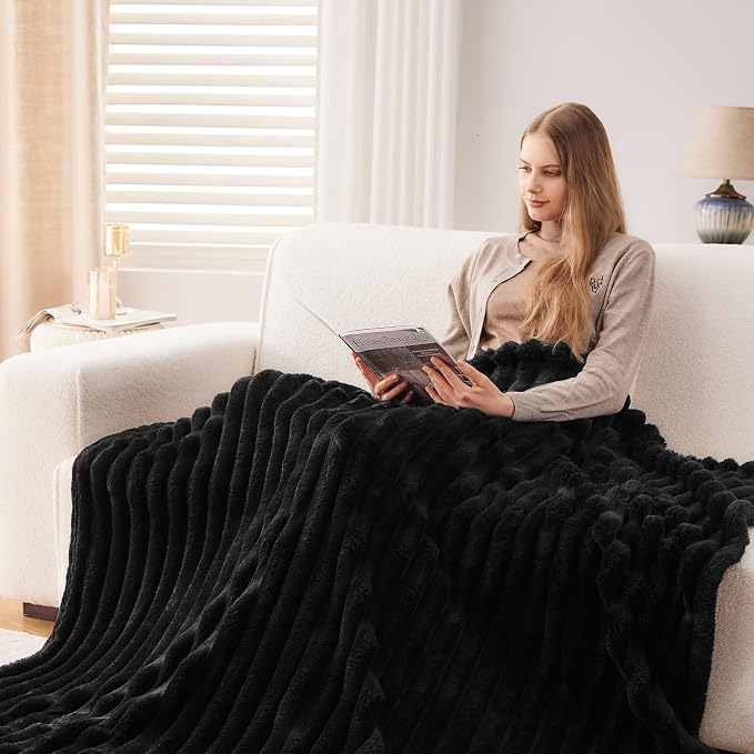 NEWCOSPLAY Fleece Ribbed Cozy King Blanket for Couch, Black, 90"x110" | Premium Silky Flannel Blanket, Soft Lightweight Fluffy Throw Blanket for Bed Sofa Decor, Gift for All Season Use