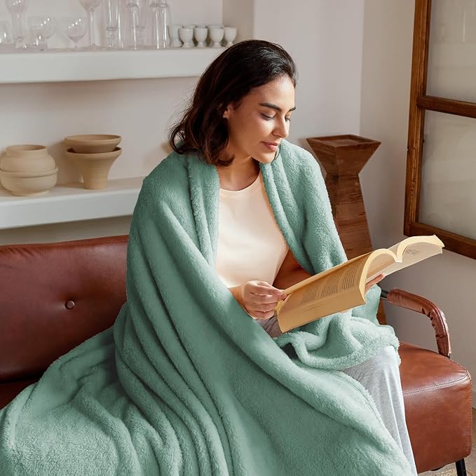 Exclusivo Mezcla Soft Plush Fleece Twin Size Blankets for Bed Living Room | Lightweight Fuzzy Fluffy Large Blanket for All Seasons, Cozy Velvet for Women Men, Machine Washable, 60"x80", Celadon