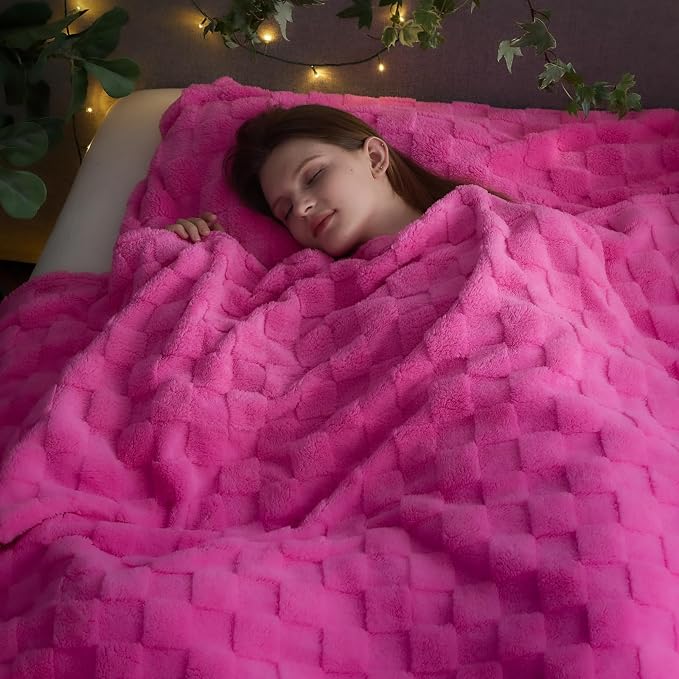 NEWCOSPLAY 3D Checkered Flannel King Blanket, Hot Pink Checkered, 90"x110" | Super Soft Cute Lightweight Decorative Premium Silky Fleece Blanket for Couch Sofa Bed, Gift for Women Men, All Season Use