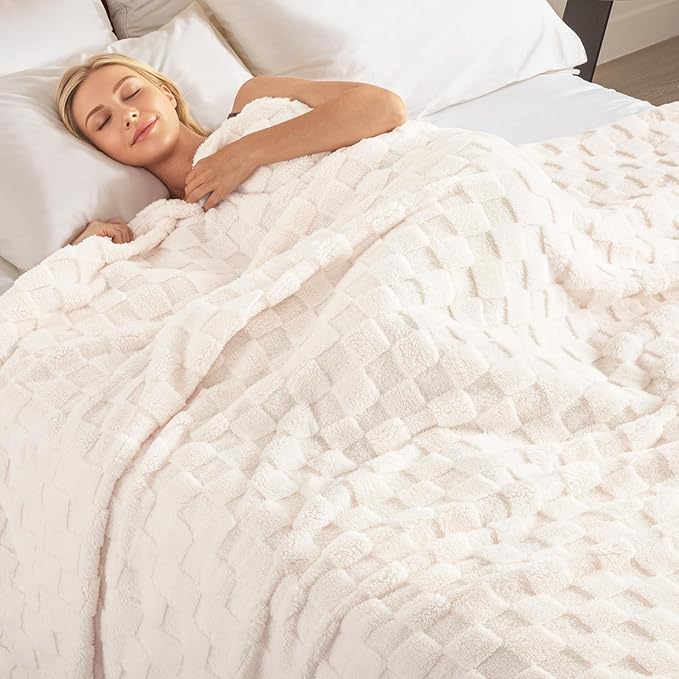Exclusivo Mezcla 3D Checkered Fleece Twin Blanket for Bed, Ivory | Super Soft and Cozy Fluffy Bed Blanket, Cute Fuzzy Blanket for Teens Back to School, Dorm Essentials, All Season, 60"x80"
