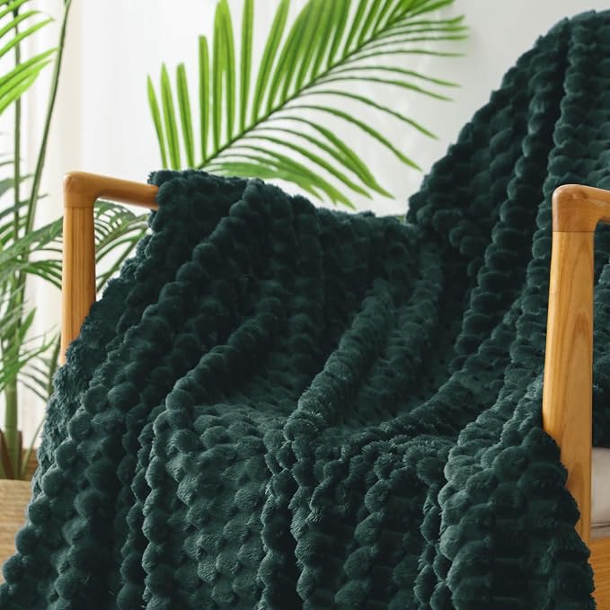 Exclusivo Mezcla Large 3D Fleece Throw Blanket for Couch, Forest Green | Extra Soft Fuzzy Plush Lightweight Throws, Cozy Fluffy Decorative Blankets for All Seasons, 50x70 Inches