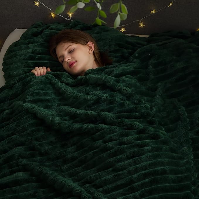NEWCOSPLAY Fleece Ribbed Cozy Queen Blanket for Couch, Dark Green, 90"x90" | Premium Silky Flannel Blanket, Soft Lightweight Fluffy Throw Blanket for Bed Sofa Decor, Gift for All Season Use